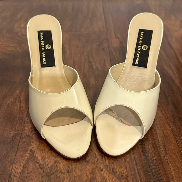 NWOT Vintage Saks White Patent Mules - Picture 2 of 6